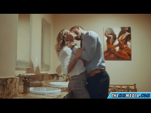 ❤️ Nigbati bilondi ti oyan ba tan ọ ni yara isinmi ti gbogbo eniyan si wa ❤